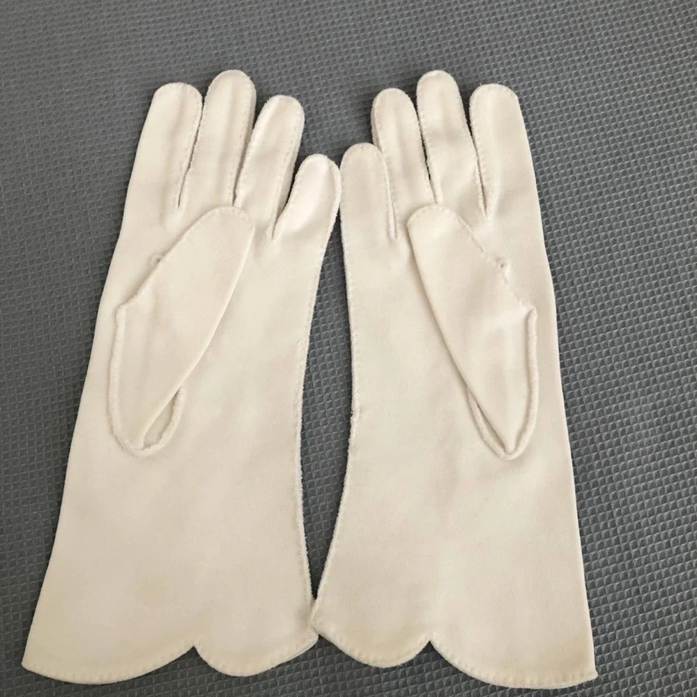 Vintage Scalloped Off White Fashion Gloves Small Formal Tea Party Wedding Costum